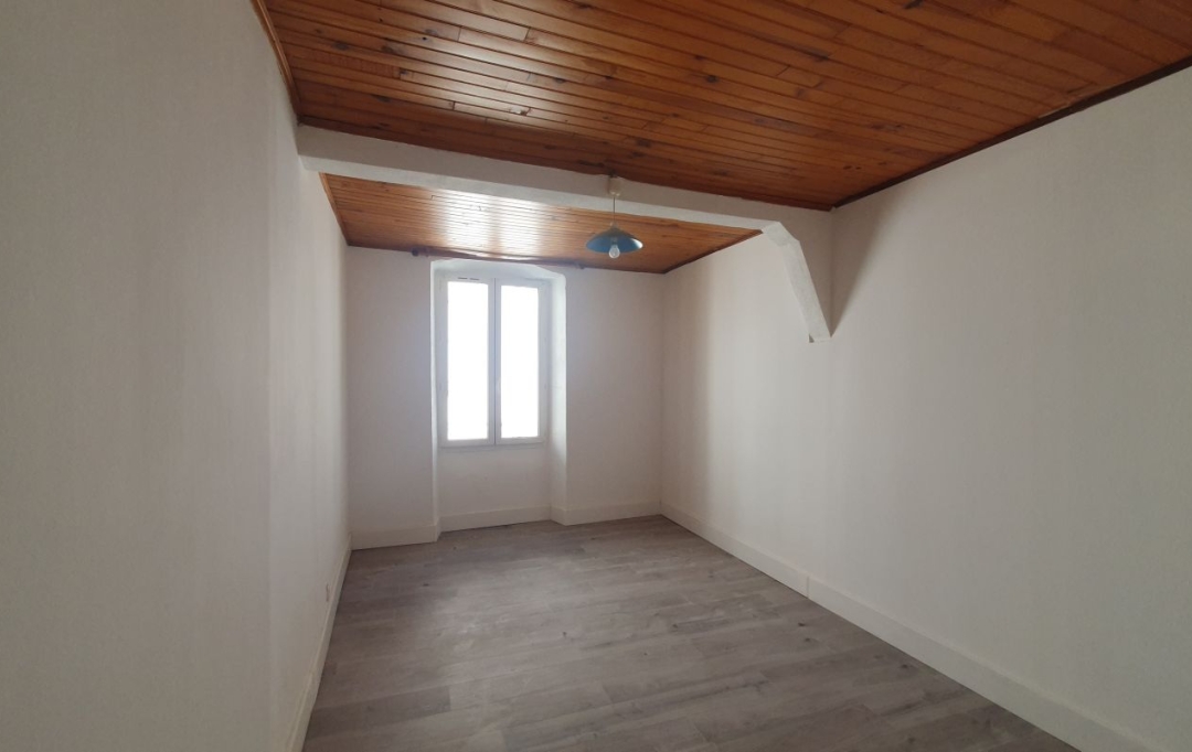 OVALIE IMMOBILIER : Apartment | TARASCON-SUR-ARIEGE (09400) | 50 m2 | 596 € 